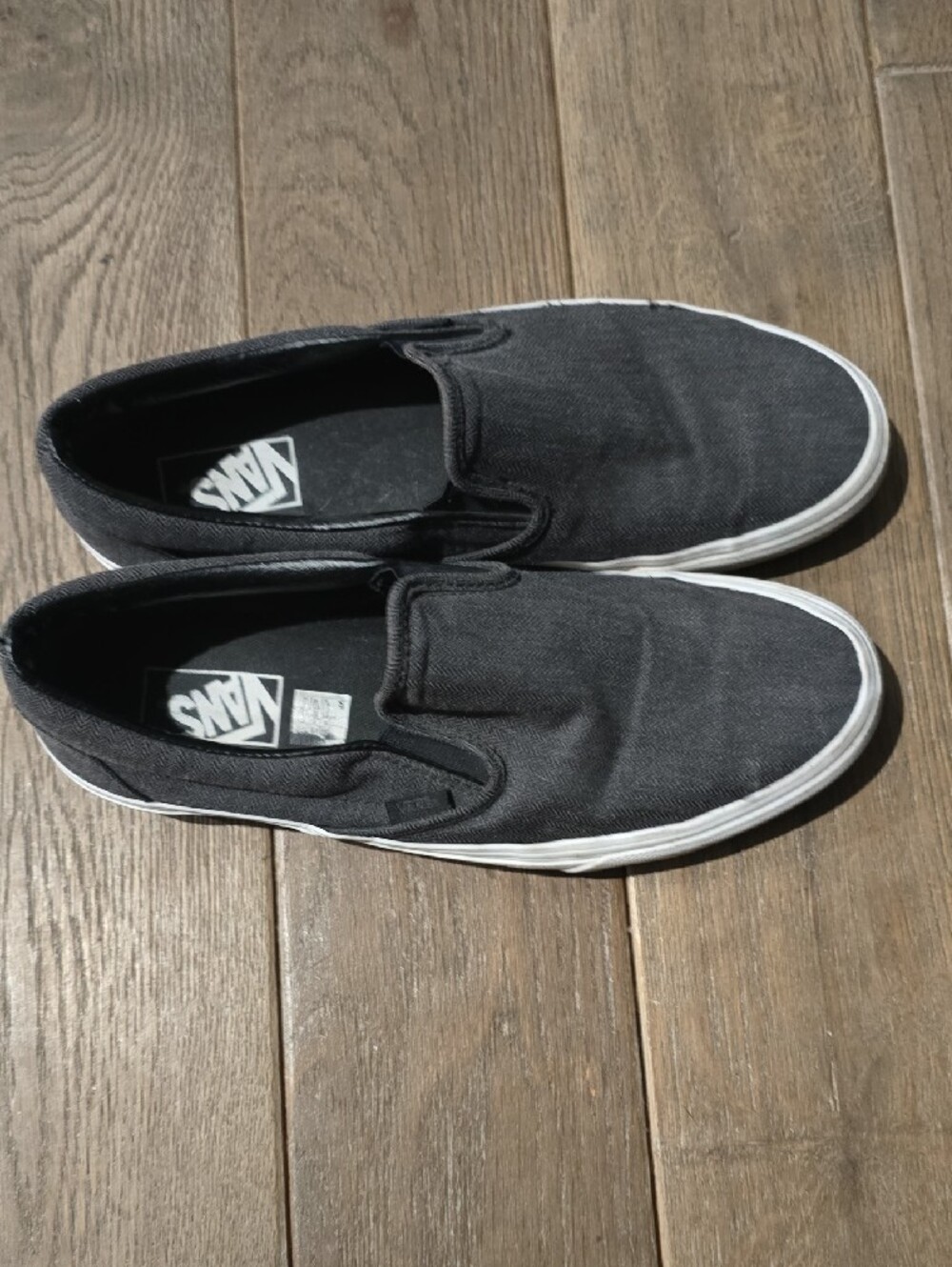 Men's VANS 9.5 Gray Slip-On Canvas Sneakers - Picture 2 of 4